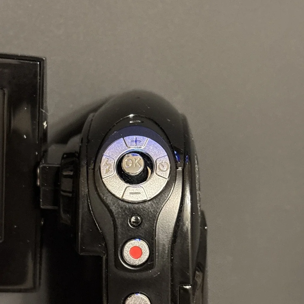 COBY SNAPP CAM4000 Digital Pocket Video Camcorder 3MP 2.4
